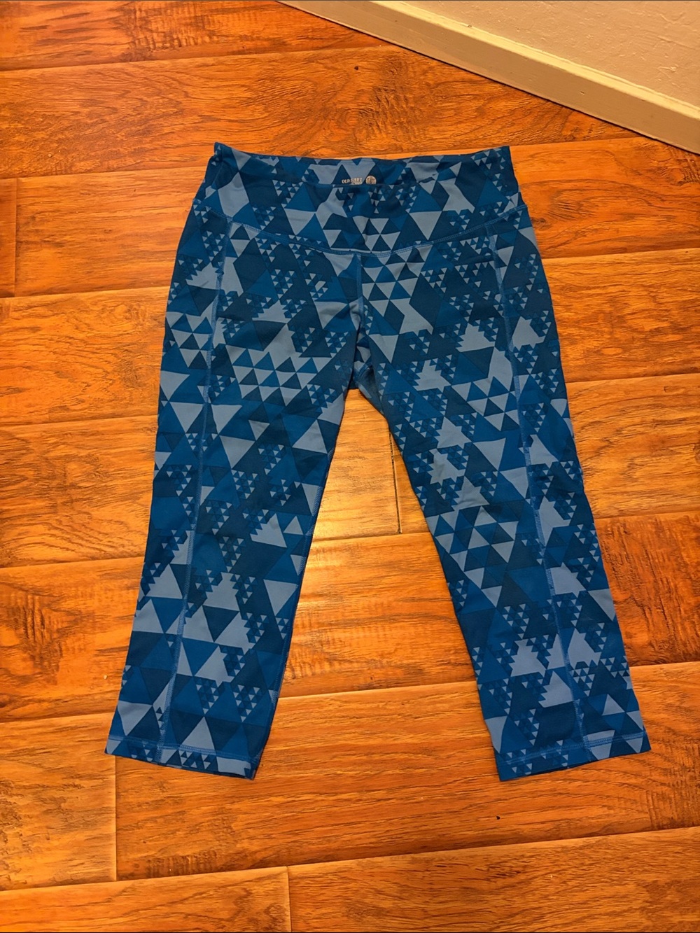 Old Navy Blue Geometric Capri Leggings